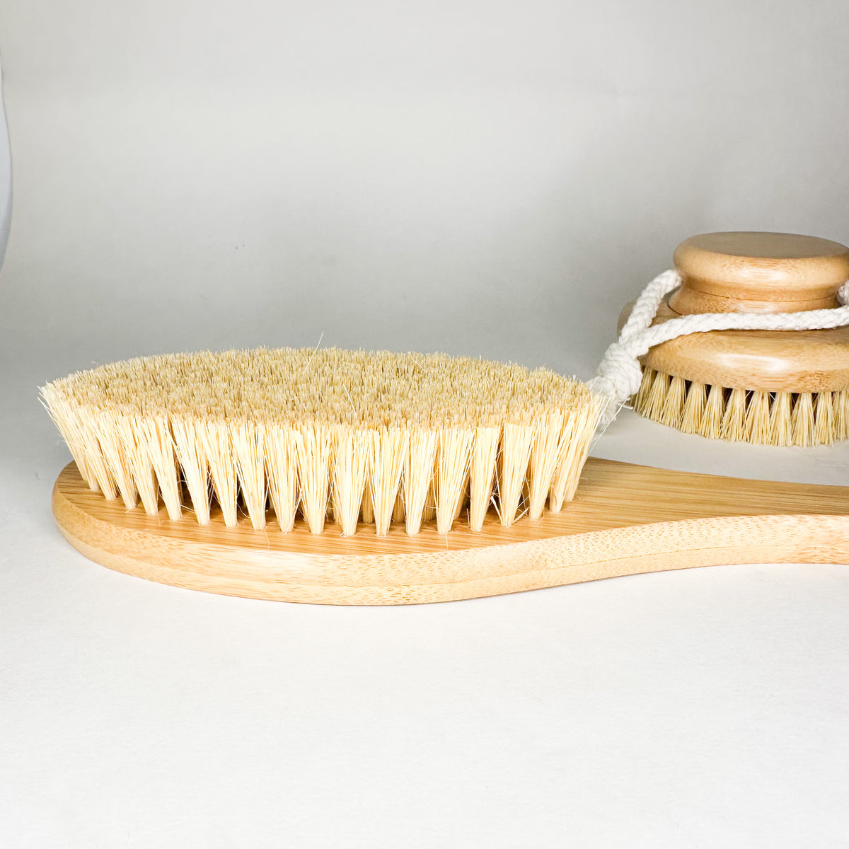 Brosse sèche pour le corps à long manche en bambou